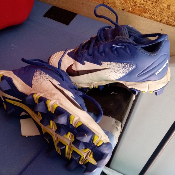 boys size 13 football cleats
